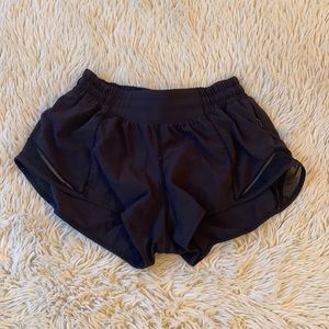 Lululemon black hotty hot shorts 2.5